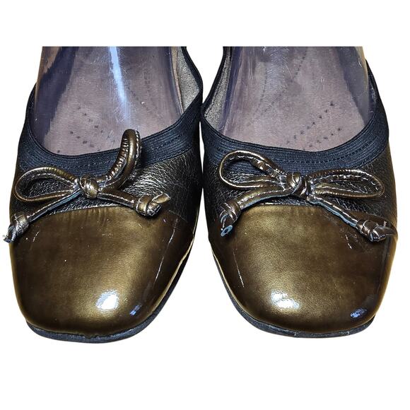Clarks Artisan Bronze Metallic Cap Toe Ballet Flats Bow Detail Womens Size 7 - Picture 2 of 8